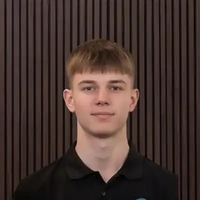 Niklas R.